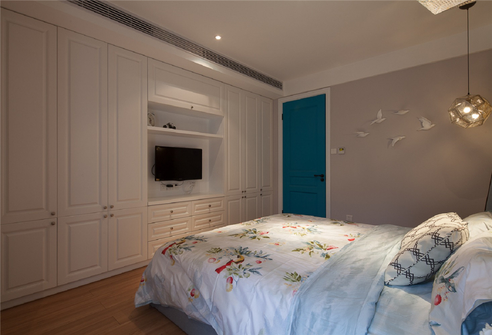 實木定制衣柜怎么樣 好不好?(圖2) 實木定制衣柜怎么樣 好不好?(圖2)