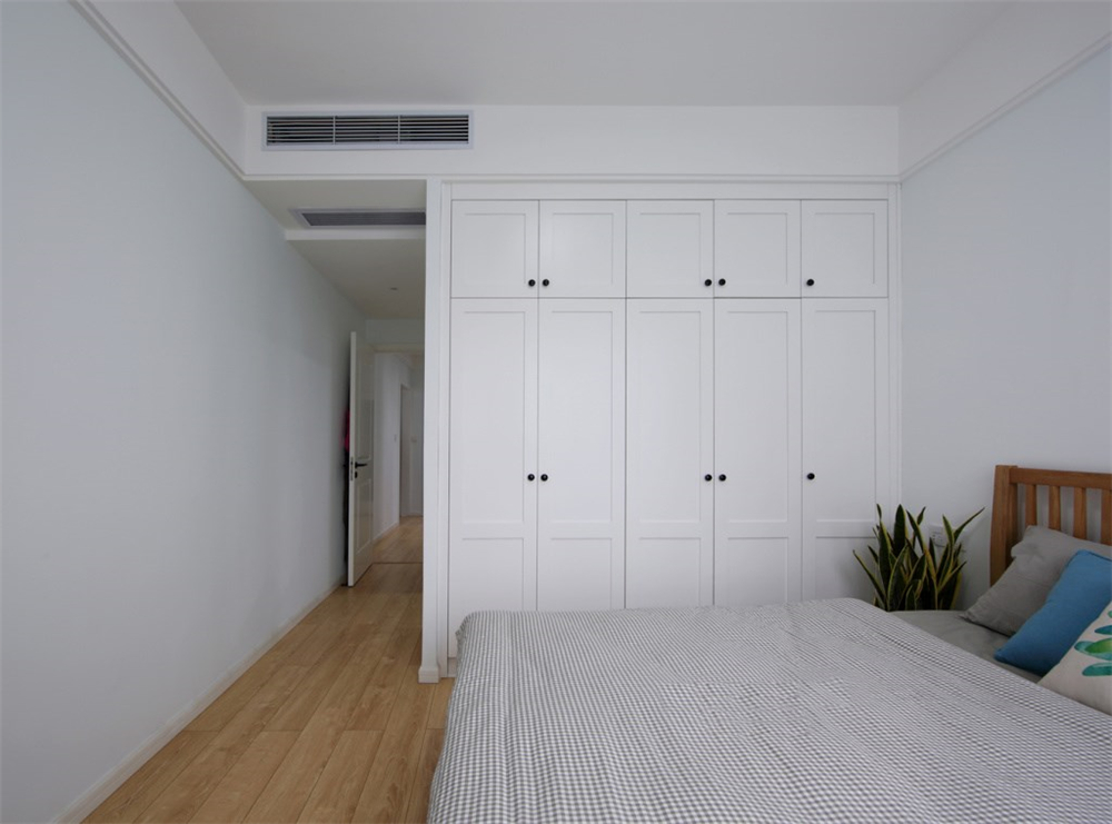 定制到頂衣柜好不好,有哪些優(yōu)缺點?(圖1) 定制到頂衣柜好不好,有哪些優(yōu)缺點?(圖1)